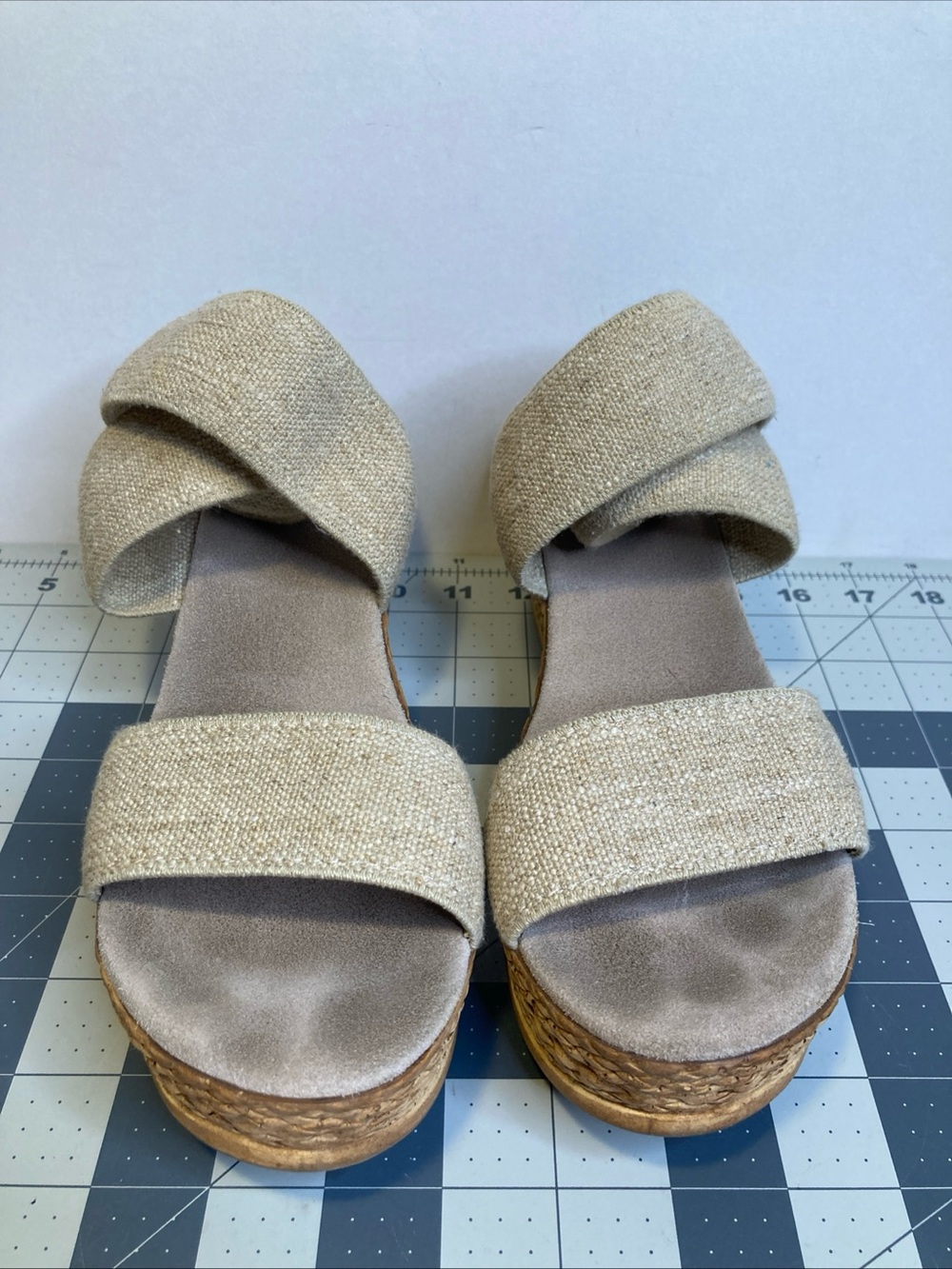 Charleston Shoe Co Women’s Bermuda Sandals Beige Size 7 Coastal Resort Beach
